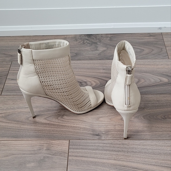 BCBG Cream Cage Heels - Size 7 - Picture 10 of 10